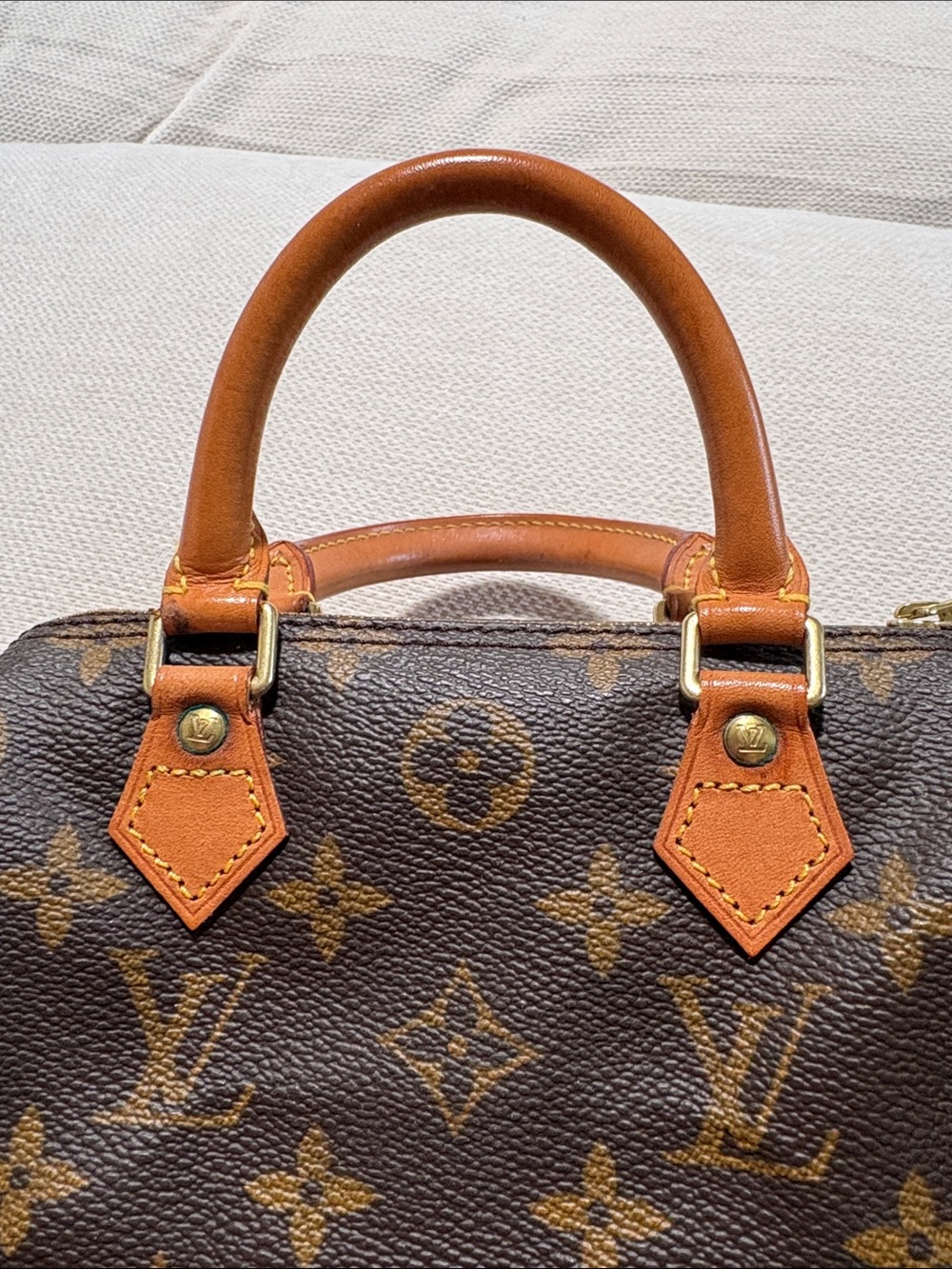Authentic Louis Vuitton Mini Speedy
This is the mini, not the nano. 🤗
No strap - Picture 7 of 13